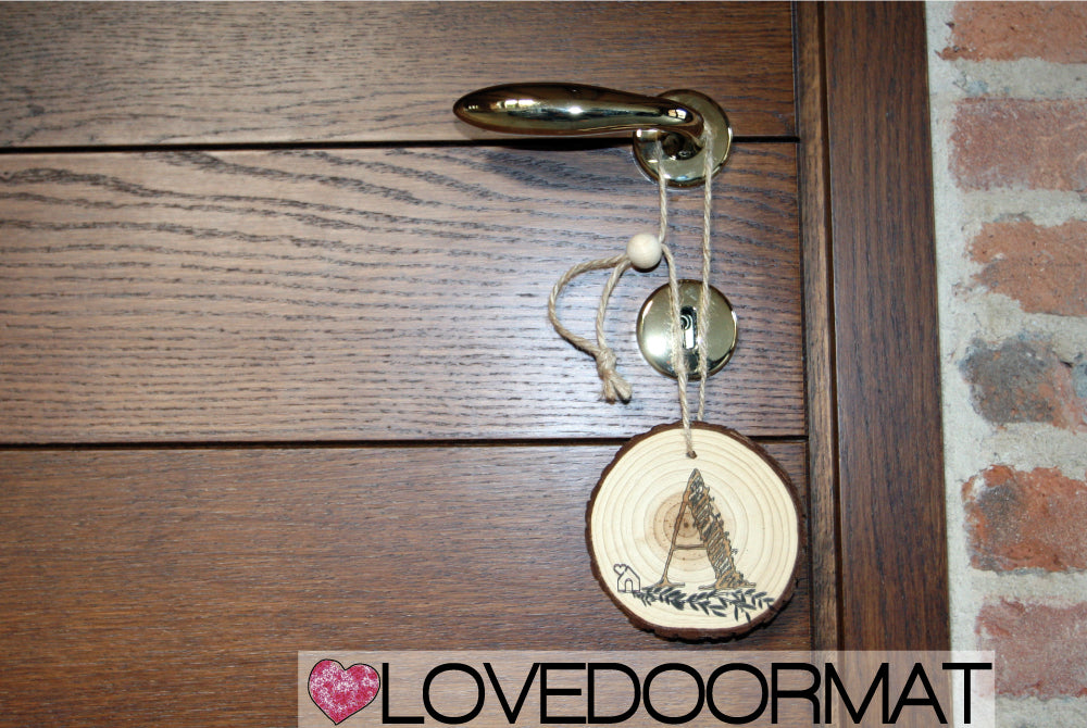 A- Rondella - Monogramma - LOVEDOORMAT in Legno, 100% BIO, dipinto a mano con Lettera A e Design, da appendere, cm 40x12x3
