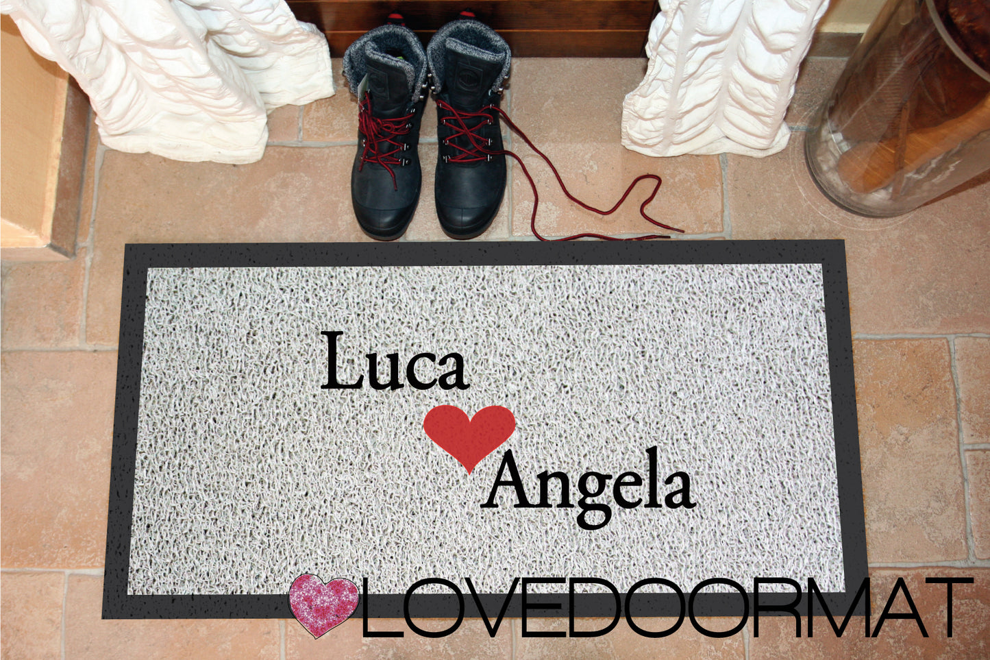 Zerbino Personalizzato – Bordi, Cuore, Tuo Testo – LOVEDOORMAT in Pvc, Fondo in Gomma