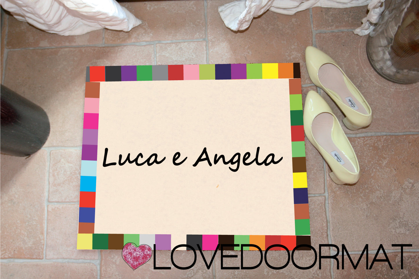 Tappeto Personalizzato – Bordo Mosaico, Tuo Testo – LOVEDOORMAT in Feltro e Gomma