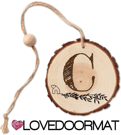 Rondella - Monogramma - LOVEDOORMAT in Legno, 100% BIO, dipinto a mano con Lettera C e Design, da appendere, cm 40x12x3