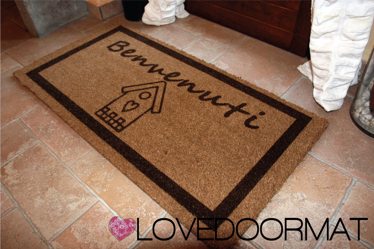 Zerbino Personalizzato – Casetta, Bordi, Tuo Testo – LOVEDOORMAT in Cocco, Fondo in Gomma 100% BIO