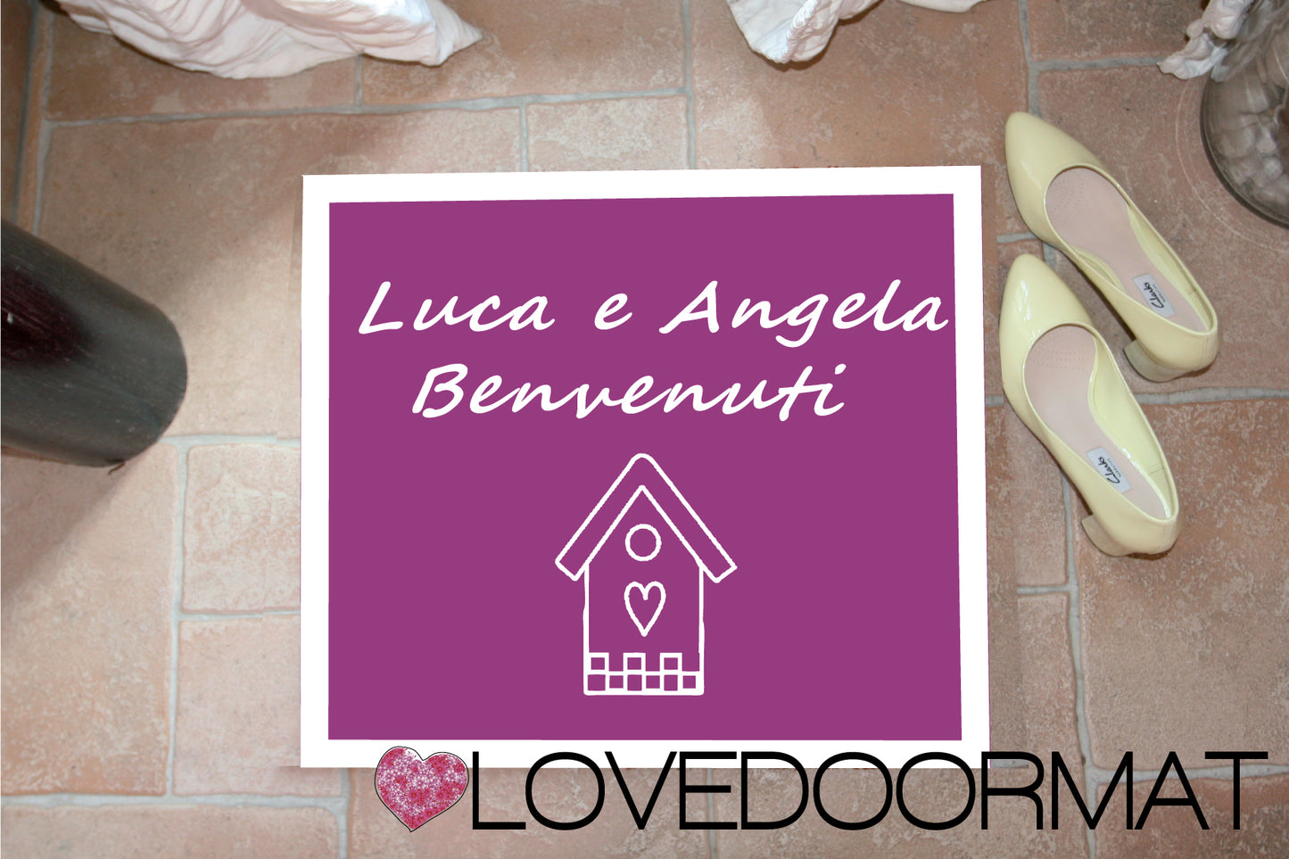 Zerbino Personalizzato – Casetta, Bordi, Tuo Testo – LOVEDOORMAT in Feltro, Fondo in Gomma, 100% asciugapassi