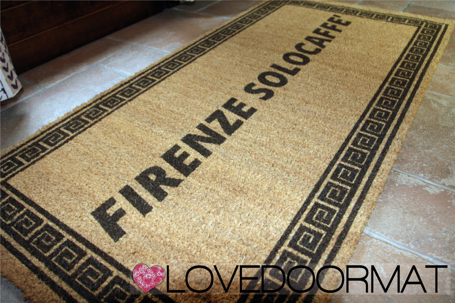 Zerbino Personalizzato – Cornice Greca, Tuo Testo – LOVEDOORMAT in Cocco, Fondo in Gomma 100% BIO