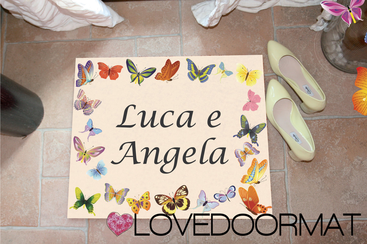 Tappeto Personalizzato – Farfalle, Tuo Testo – LOVEDOORMAT in Feltro e Gomma