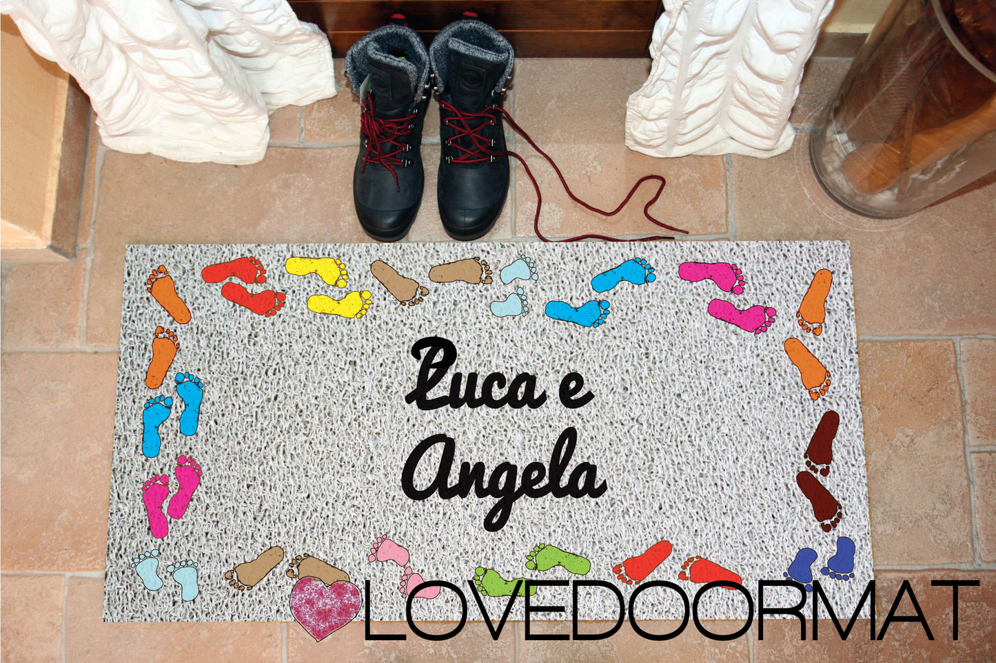 Zerbino Personalizzato – Impronte, Tuo Testo – LOVEDOORMAT in Pvc, Fondo in Gomma