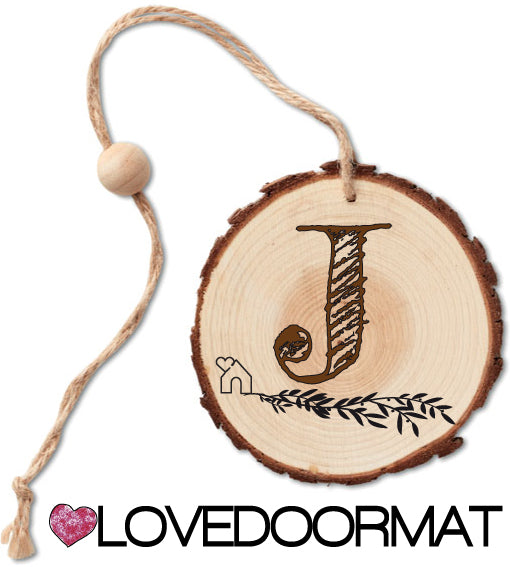 Rondella - Monogramma - LOVEDOORMAT in Legno, 100% BIO, dipinto a mano con Lettera J e Design, da appendere, cm 40x12x3
