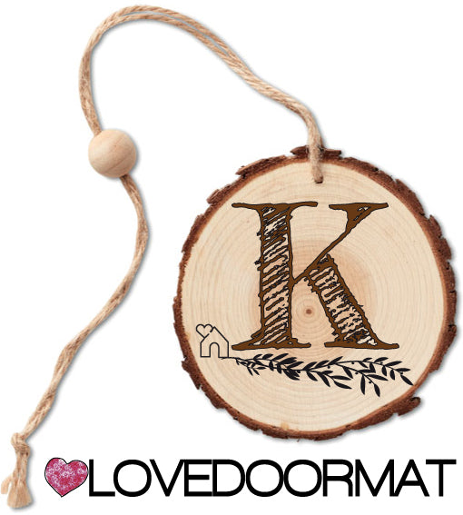 Rondella - Monogramma - LOVEDOORMAT in Legno, 100% BIO, dipinto a mano con Lettera K e Design, da appendere, cm 40x12x3