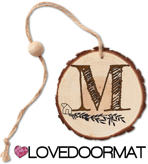 Rondella - Monogramma - LOVEDOORMAT in Legno, 100% BIO, dipinto a mano con Lettera M e Design, da appendere, cm 40x12x3