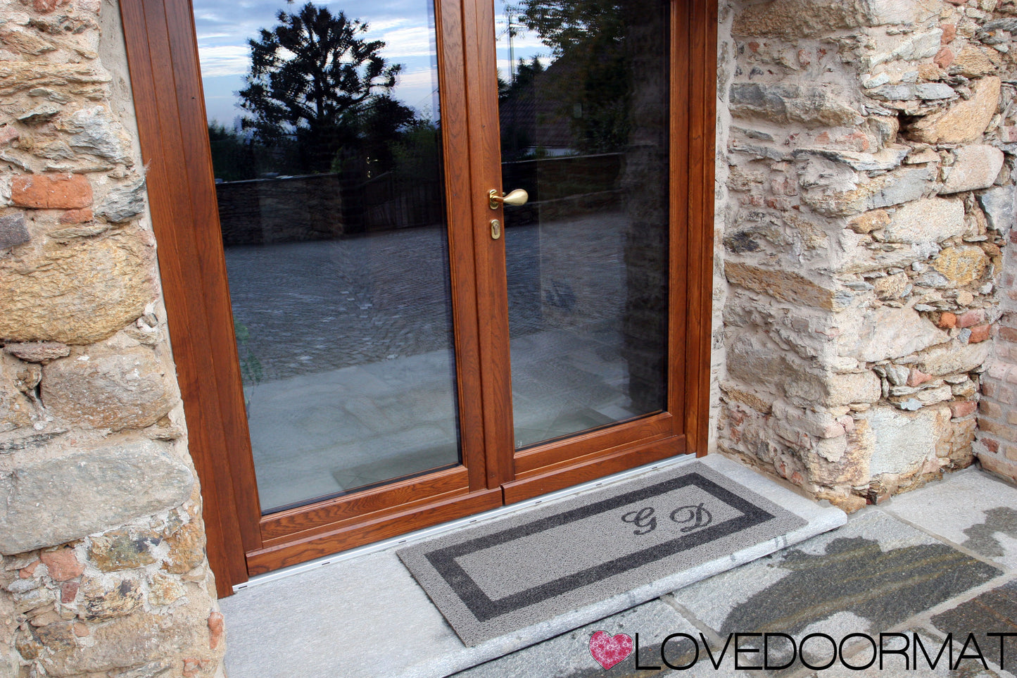 Zerbino Personalizzato da Esterno – Tue Iniziali in Cornice – LOVEDOORMAT in Pvc, Fondo in Gomma e Con Il Tuo Testo