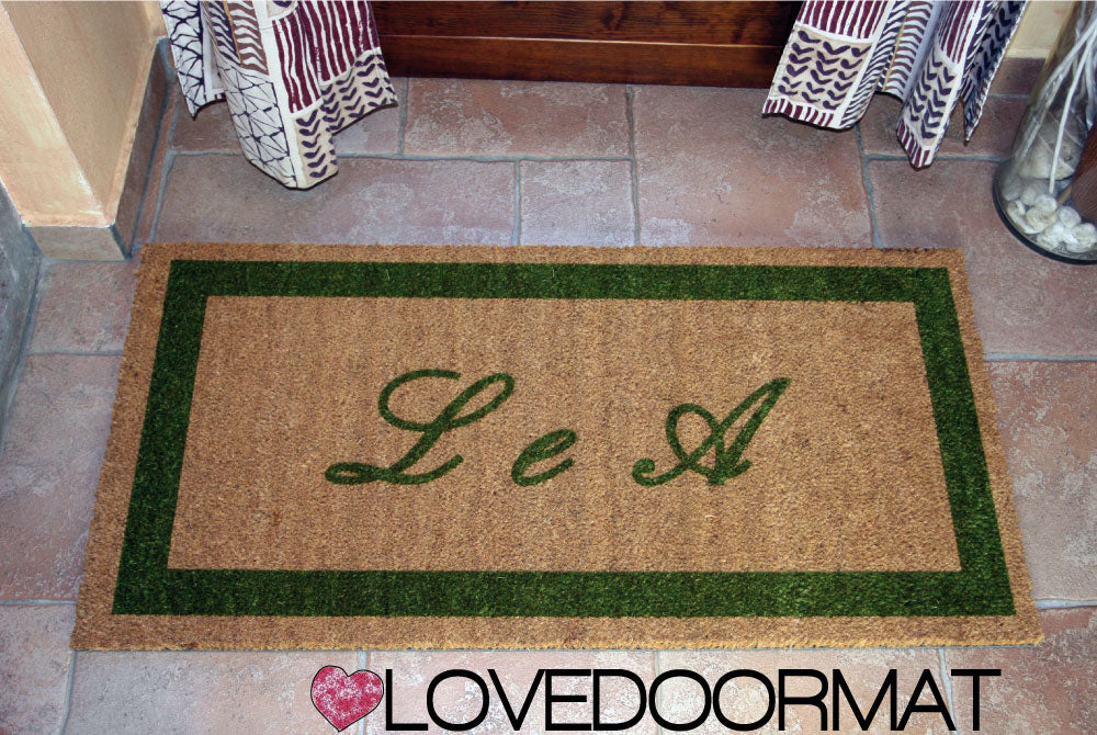 Zerbino Personalizzato – Tue Iniziali in Cornice – LOVEDOORMAT in Cocco, Fondo in Gomma 100% BIO e Con Il Tuo Testo