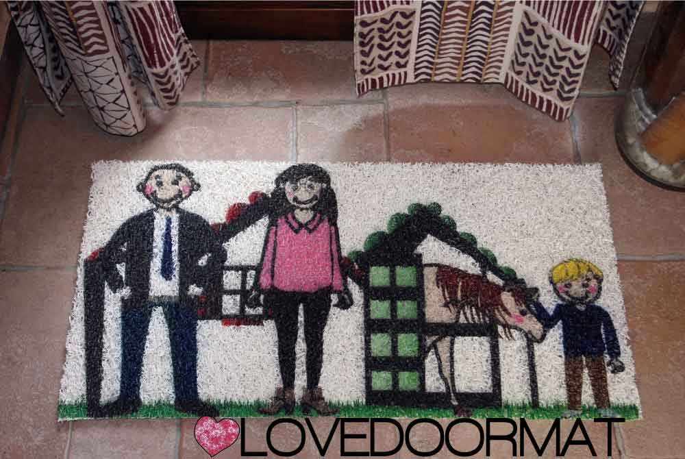 Zerbino Personalizzato da Esterno – Fumetto Famiglia – LOVEDOORMAT in Pvc, Fondo in Gomma e Con I Tuoi Personaggi