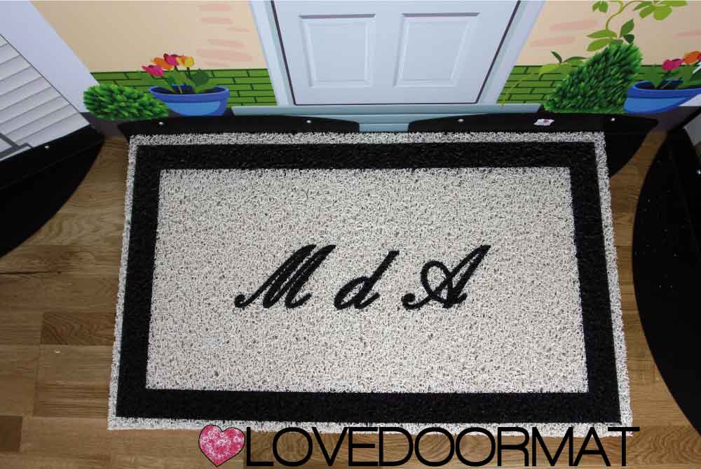Zerbino Personalizzato da Esterno – Tue Iniziali in Cornice – LOVEDOORMAT in Pvc, Fondo in Gomma e Con Il Tuo Testo