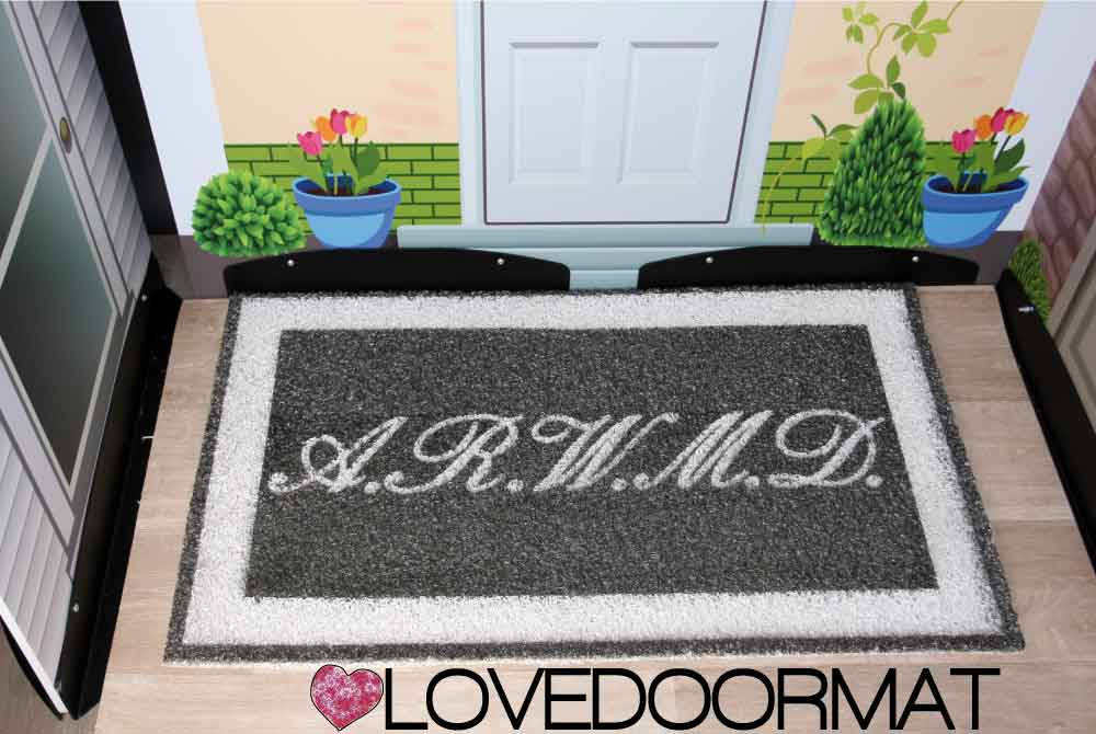 Zerbino Personalizzato da Esterno – Tue Iniziali in Cornice – LOVEDOORMAT in Pvc, Fondo in Gomma e Con Il Tuo Testo