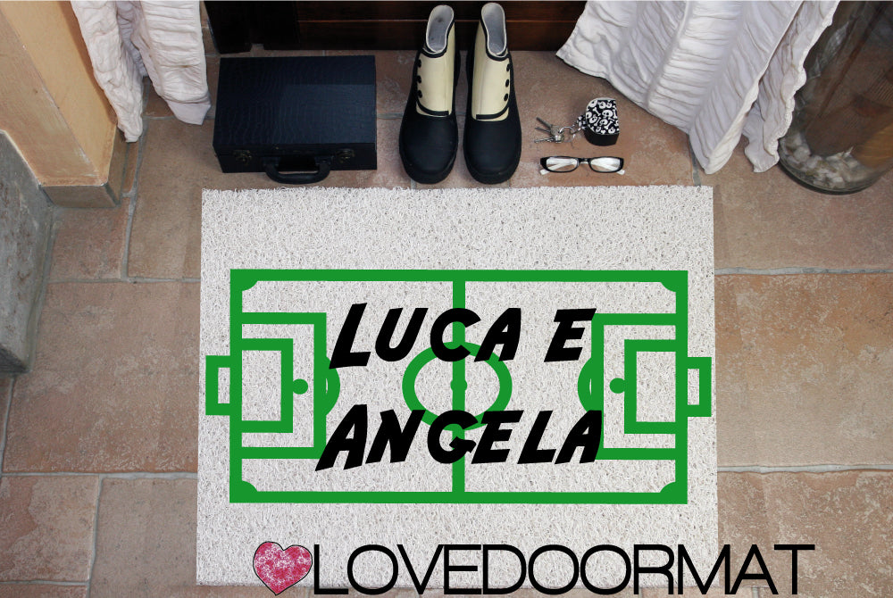 Zerbino Personalizzato – Campo Calcio, Tuo Testo – LOVEDOORMAT in Pvc, Fondo in Gomma