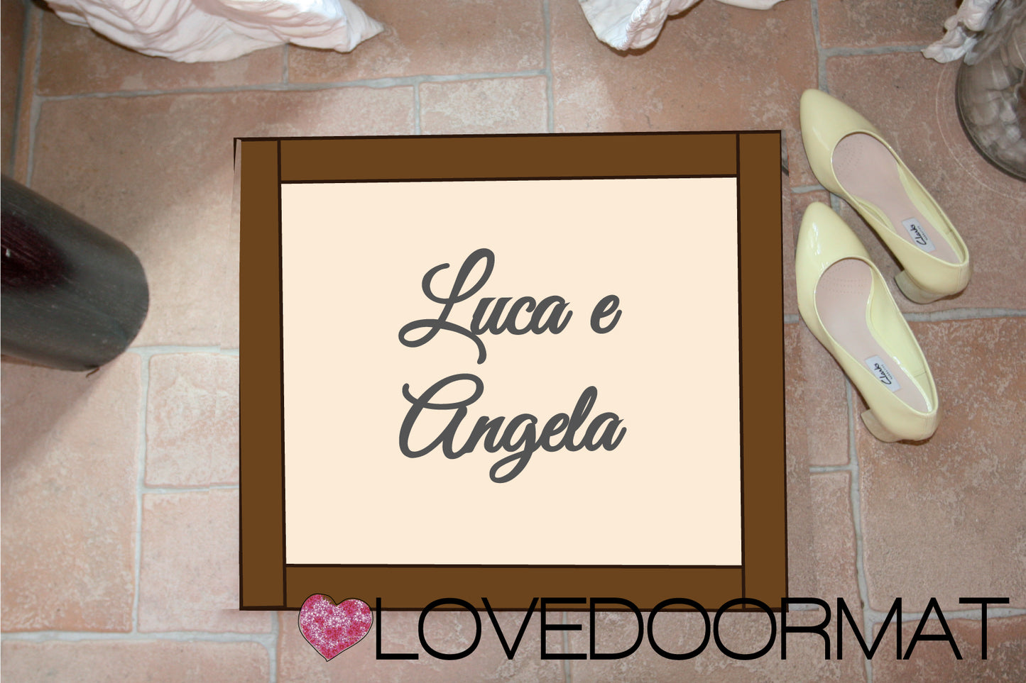 Zerbino Personalizzato – Cornice Stile, Tuo Testo – LOVEDOORMAT in Feltro, Fondo in Gomma, 100% asciugapassi