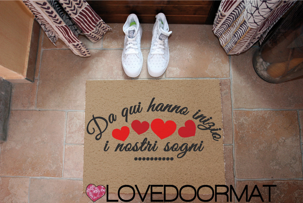 Zerbino Personalizzabile – Da qui, i nostri sogni – LOVEDOORMAT in Pvc, Fondo in Gomma, 100% Impermeabile