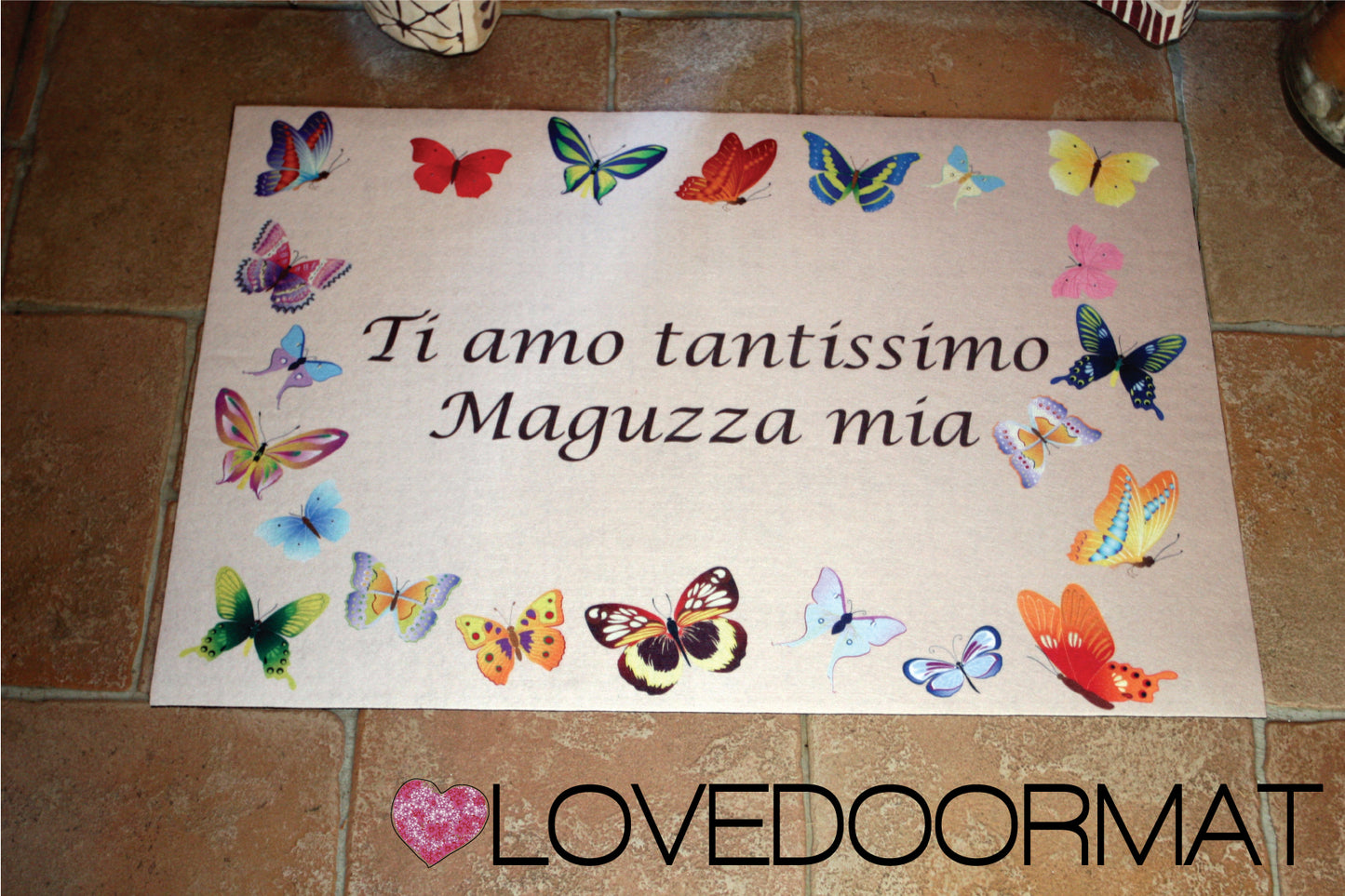 Tappeto Personalizzato – Farfalle, Tuo Testo – LOVEDOORMAT in Feltro e Gomma