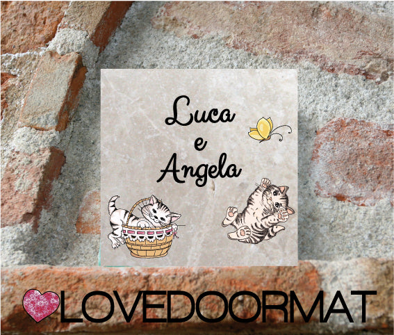 Formella Personalizzata – Gatti e Farfalla – LOVEDOORMAT in Marmo 100% Naturale