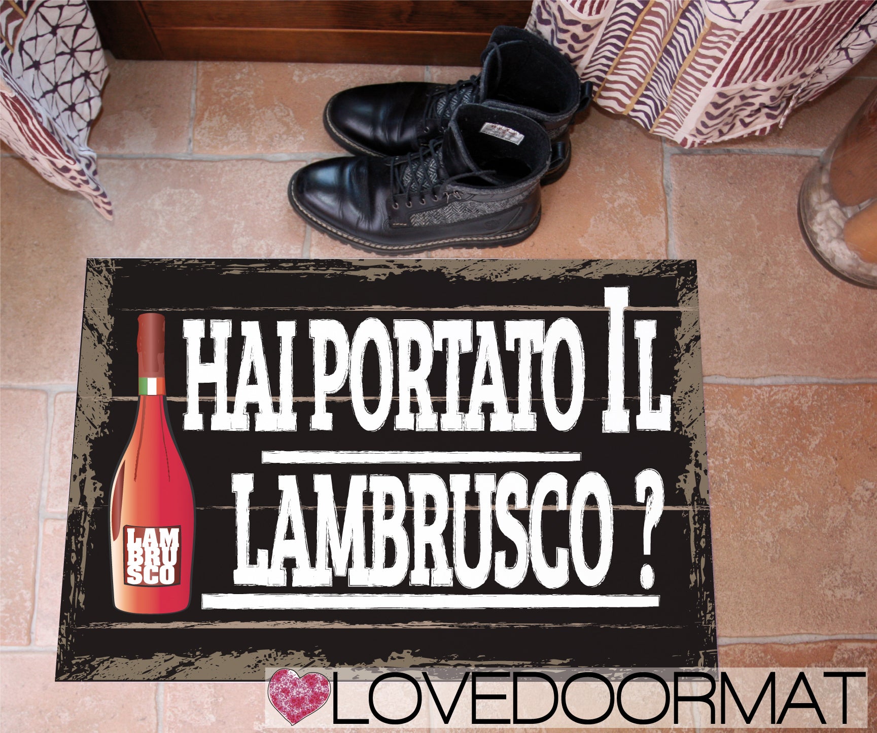 Tappeto Personalizzabile – Hai Portato il Lambrusco? – LOVEDOORMAT in Feltro e Gomma, 100% asciugapassi