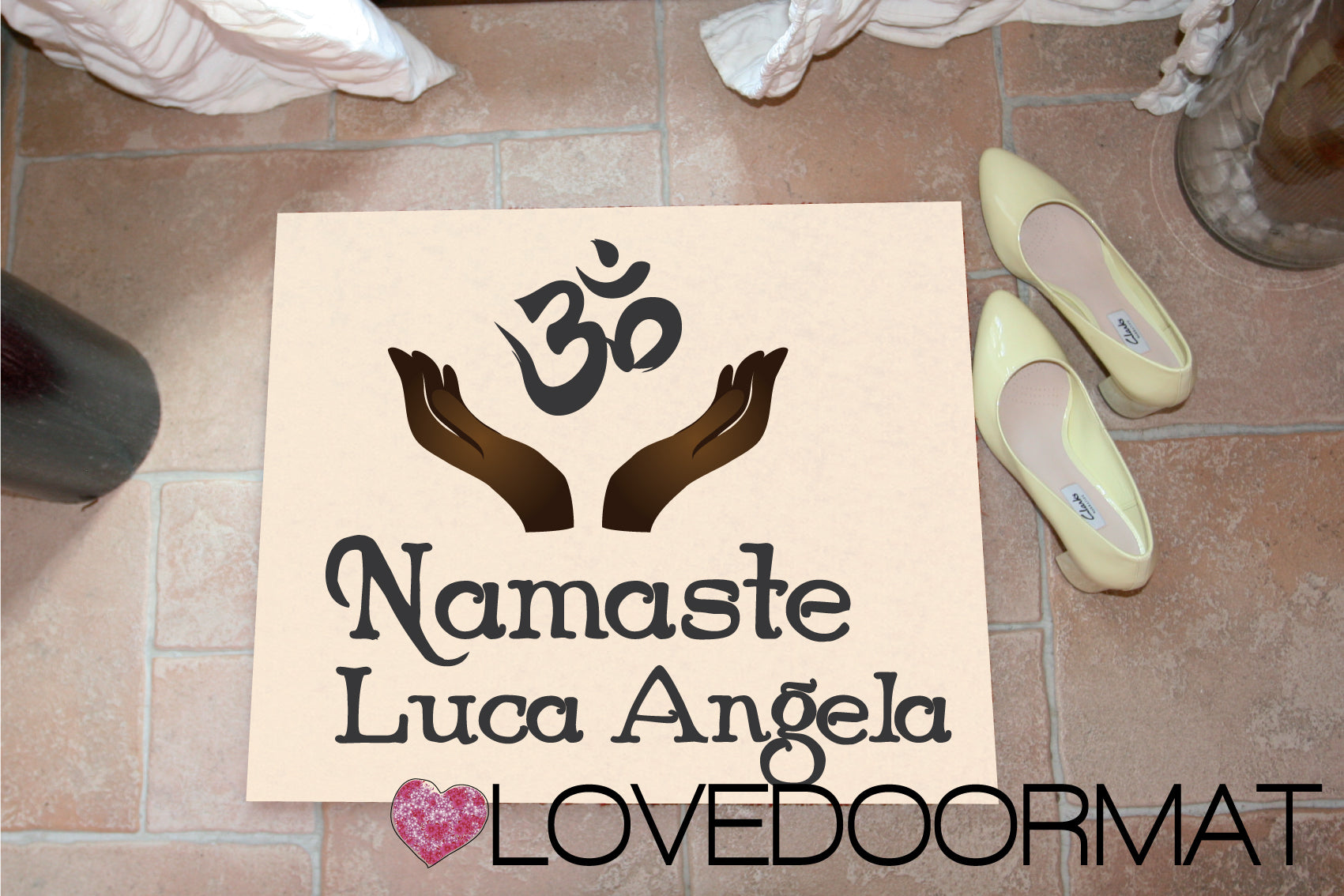 Tappeto Personalizzato – Namasté, Tuo Testo – LOVEDOORMAT in Feltro e Gomma