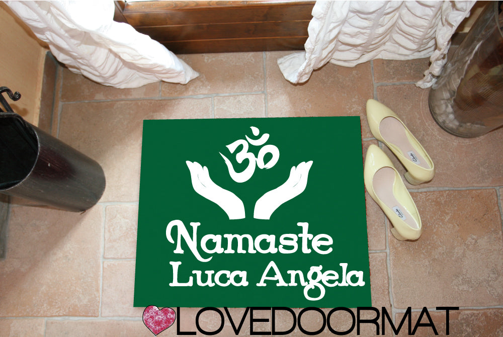 Tappeto Personalizzato – Namasté, Tuo Testo – LOVEDOORMAT in Feltro e Gomma