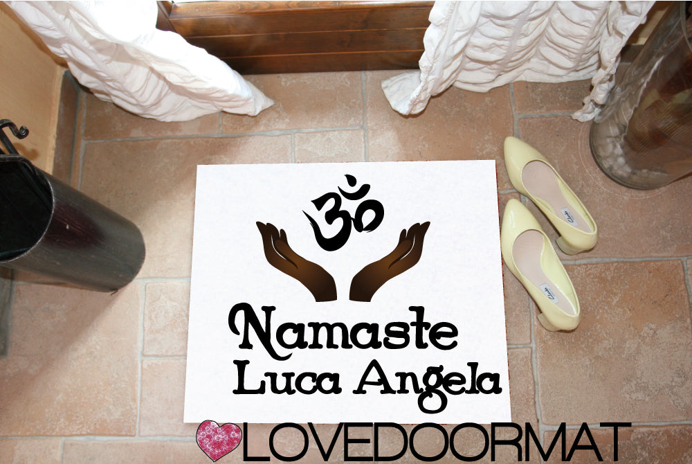 Tappeto Personalizzato – Namasté, Tuo Testo – LOVEDOORMAT in Feltro e Gomma