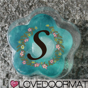 Saponetta – Fiore Profumato - LOVEDOORMAT in Scatola dipinta a mano con Lettera S e Design cm. 7x7x2