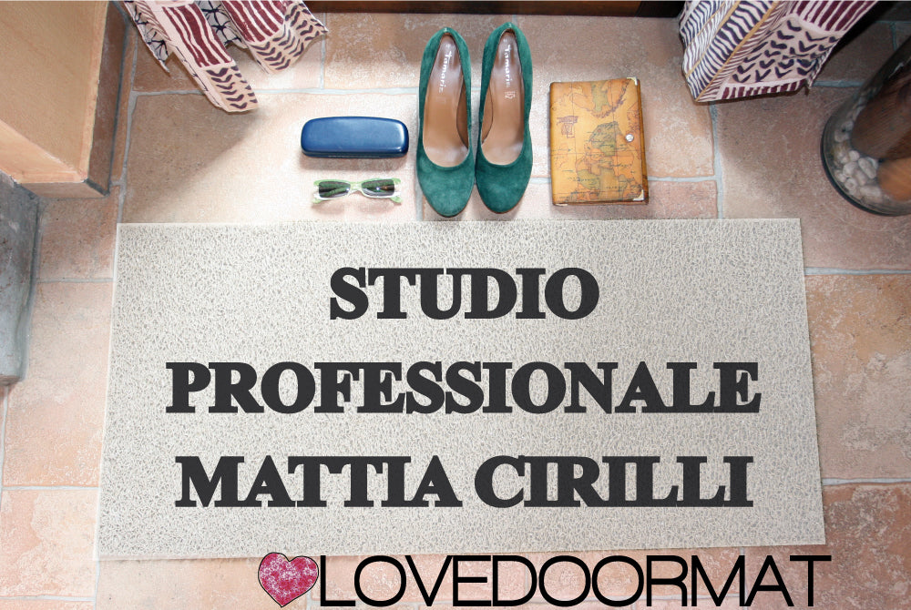 LOVEDOORMAT ® Zerbino Personalizzato – Studio Notaio, Tuo Testo – in Pvc, Fondo in Gomma Antiscivolo. Tutte le Dimensioni Su Misura. Artigianale, Fatto a mano in Italia. Lavabile con Idropulitrice LOVEDOORMAT ® Zerbino Personalizzato – Studio Notaio, Tuo Testo – in Pvc, Fondo in Gomma Antiscivolo. Tutte le Dimensioni Su Misura. Artigianale, Fatto a mano in Italia. Lavabile con Idropulitrice