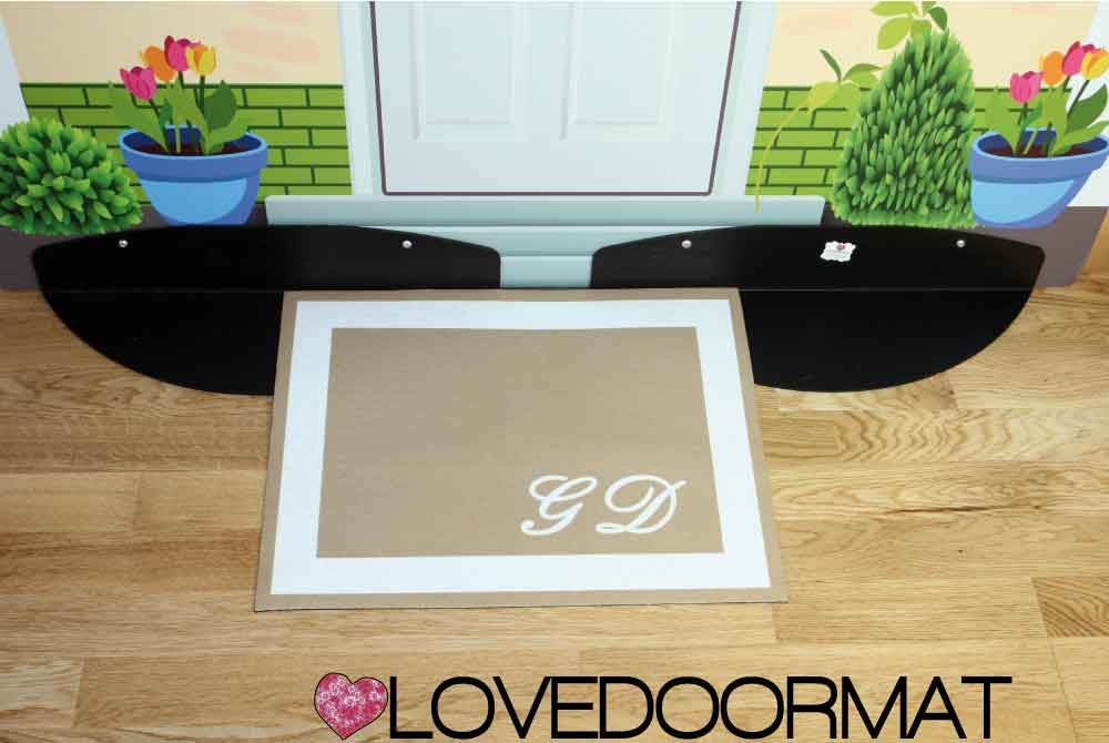 Tappeto Personalizzato – Tue Iniziali in Cornice – LOVEDOORMAT in Feltro e Gomma e Con Il Tuo Testo