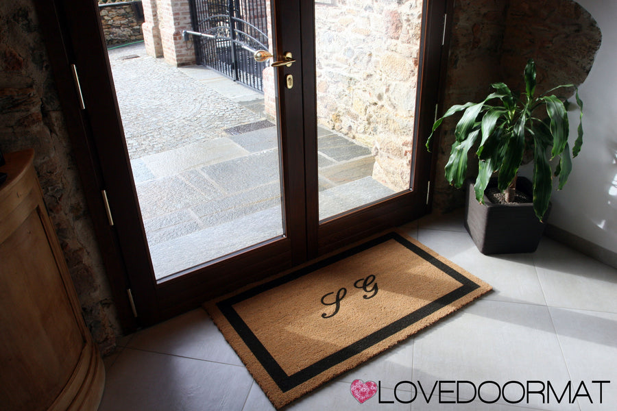 Zerbino Personalizzato – Tue Iniziali in Cornice – LOVEDOORMAT in Cocco, Fondo in Gomma 100% BIO e Con Il Tuo Testo