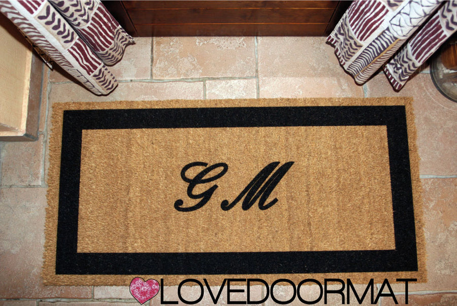 Zerbino Personalizzato – Tue Iniziali in Cornice – LOVEDOORMAT in Cocco, Fondo in Gomma 100% BIO e Con Il Tuo Testo