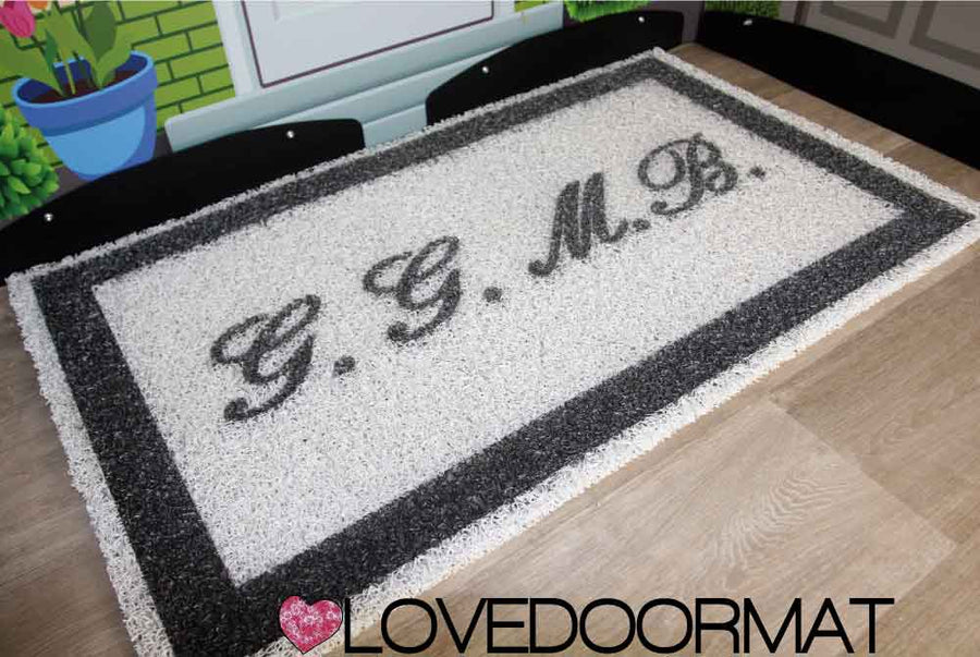 Zerbino Personalizzato da Esterno – Tue Iniziali in Cornice – LOVEDOORMAT in Pvc, Fondo in Gomma e Con Il Tuo Testo